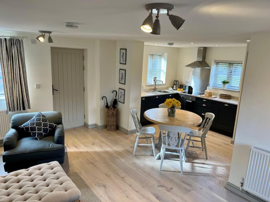 The Log Store Holiday home Brereton